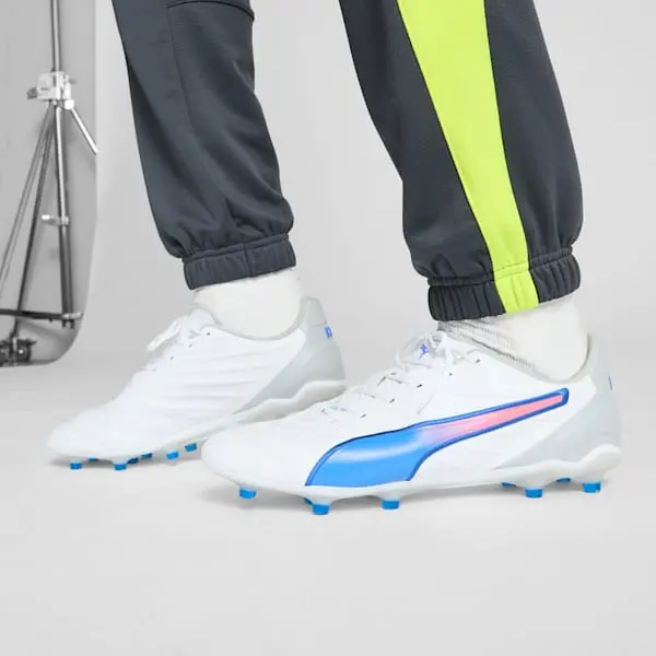 Product discovery photograph of Puma King Pro FG AG 'Formula Pack' in the gallery view