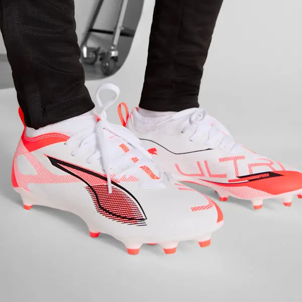 Shopping reference image featuring Puma Ultra 5 Match FG/AG White / Black (GS) from the gallery perspective