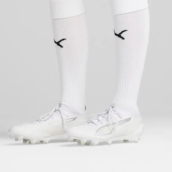 Product discovery photograph of Puma Ultra 5 Ultimate FG 'White Pack' in the gallery view
